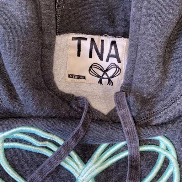 CROPPED JEAN JACKET & TNA HOODIE!! - Picture 5 of 7